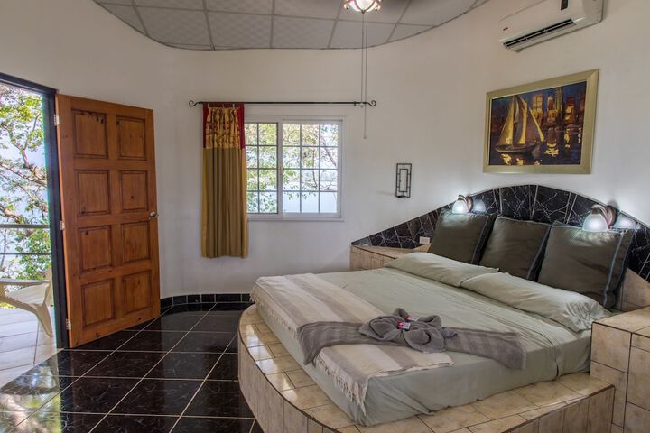 Room 6 of 97