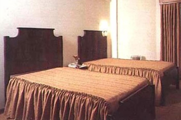 Room 7 of 28