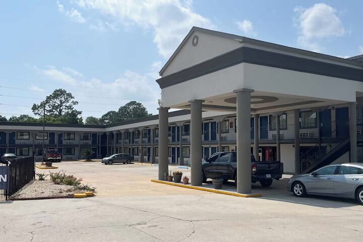 Hotel Entry