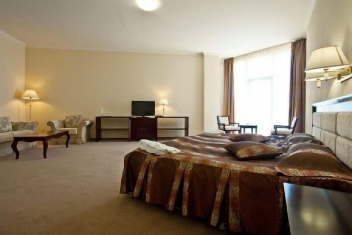 Room 15 of 42