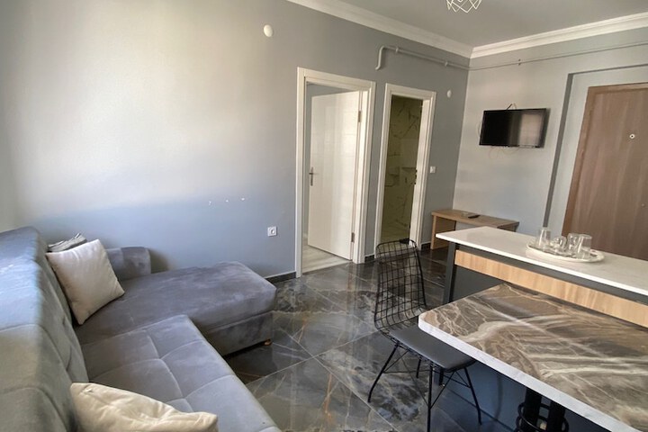 Room 6 of 11