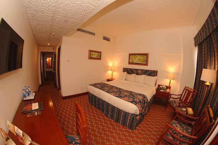 Room 28 of 32
