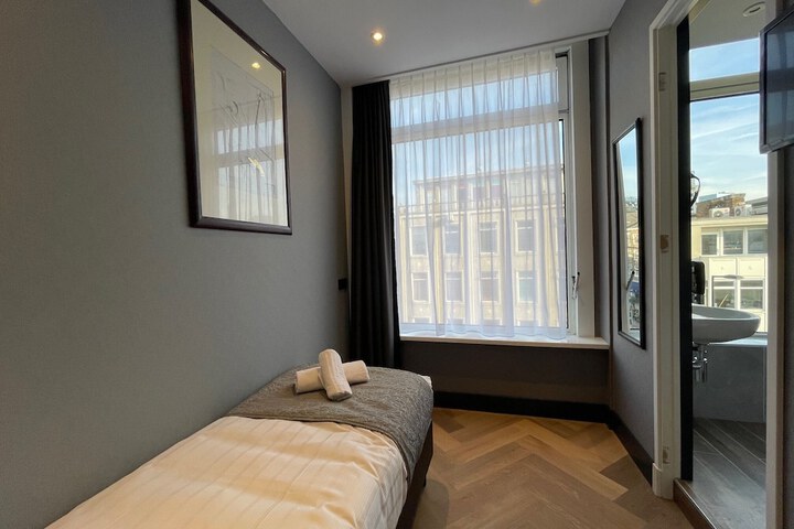 Room 5 of 52