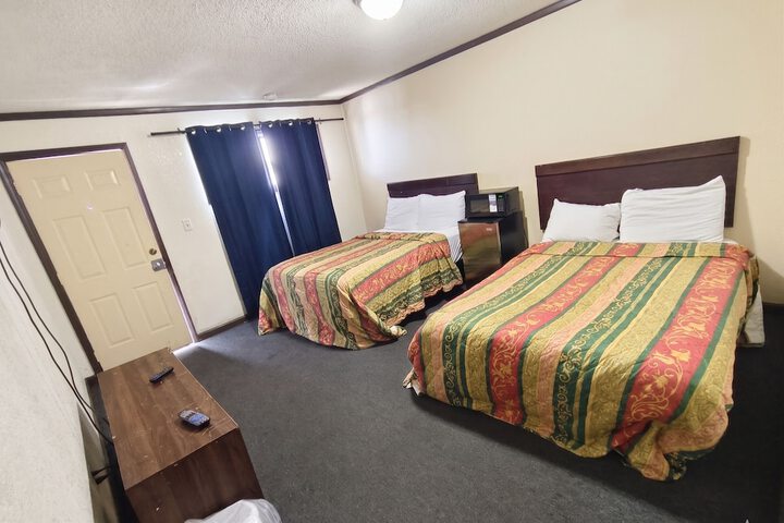 Room 12 of 27