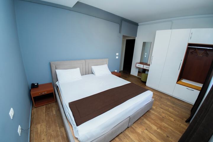 Room 26 of 90
