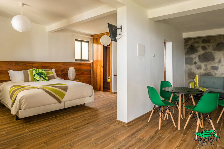 Room 2 of 10