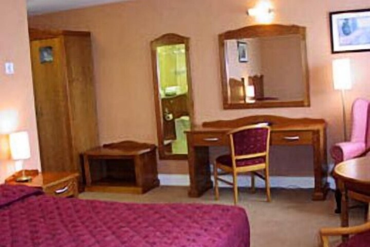Room 5 of 48