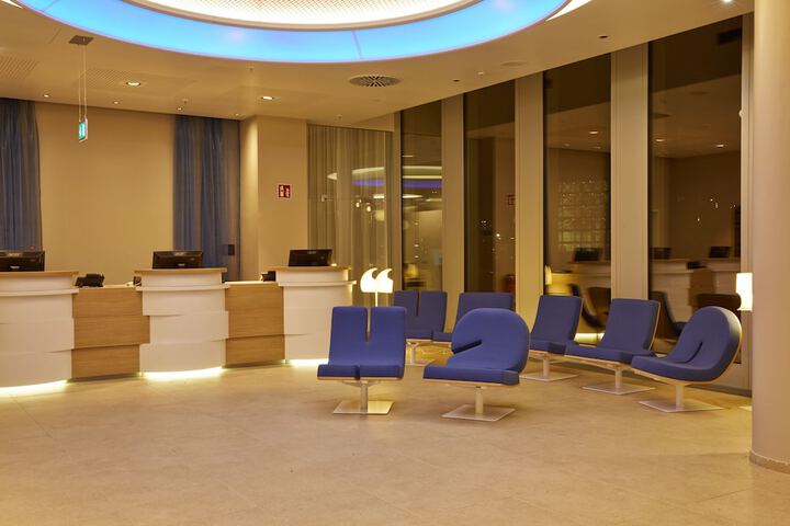 Entrance & Lobby