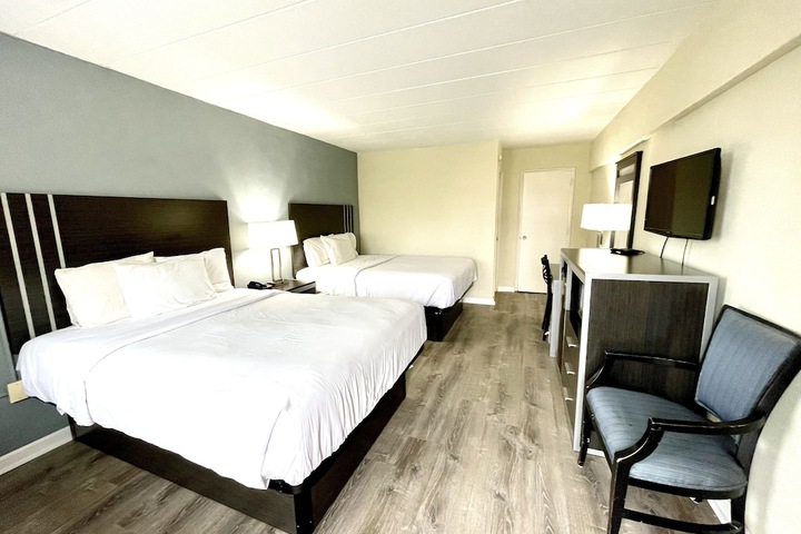 2 Queen Beds (16 of 41)