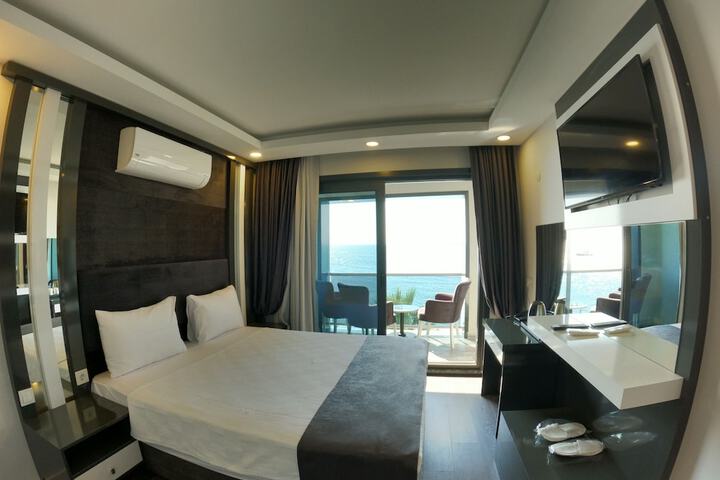 Room 13 of 22