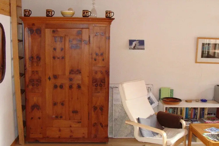 Room 3 of 8
