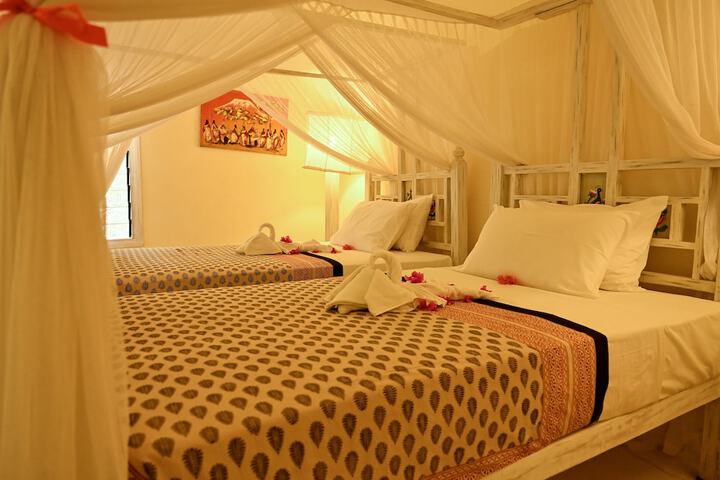Room 2 of 195