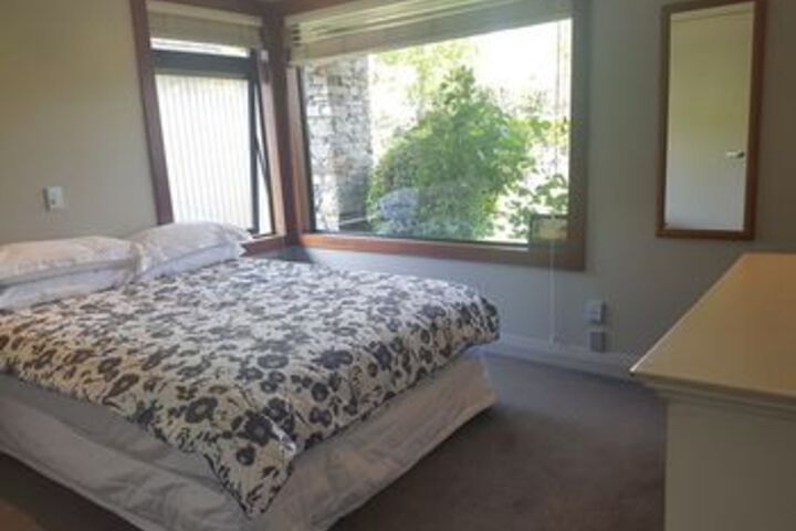 Room 9 of 26