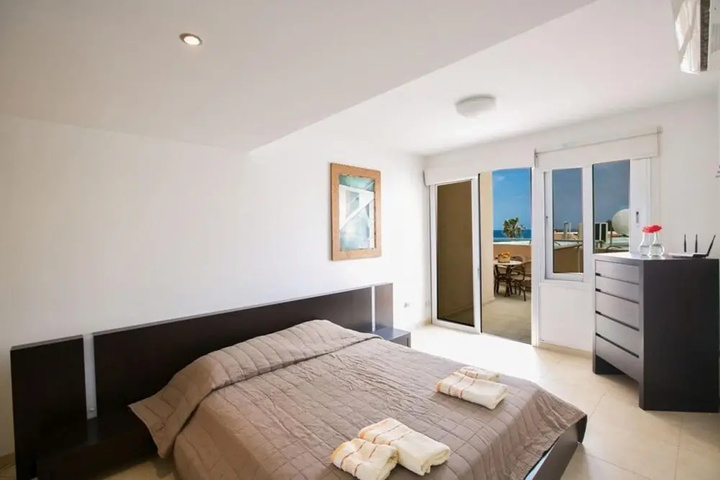 Room 4 of 20