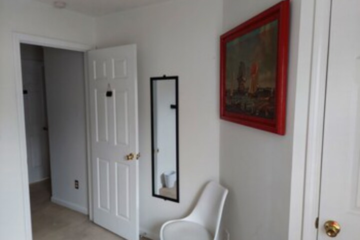Room 27 of 64