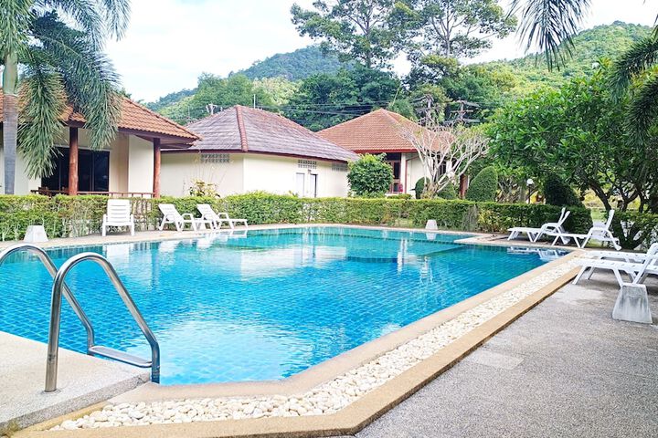 Pools & Facilities