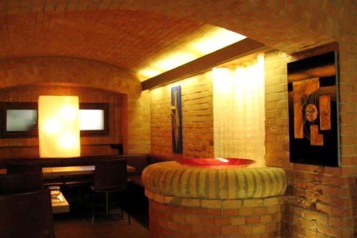 Lounge 27 of 65