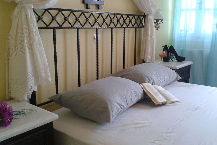 Room 12 of 32