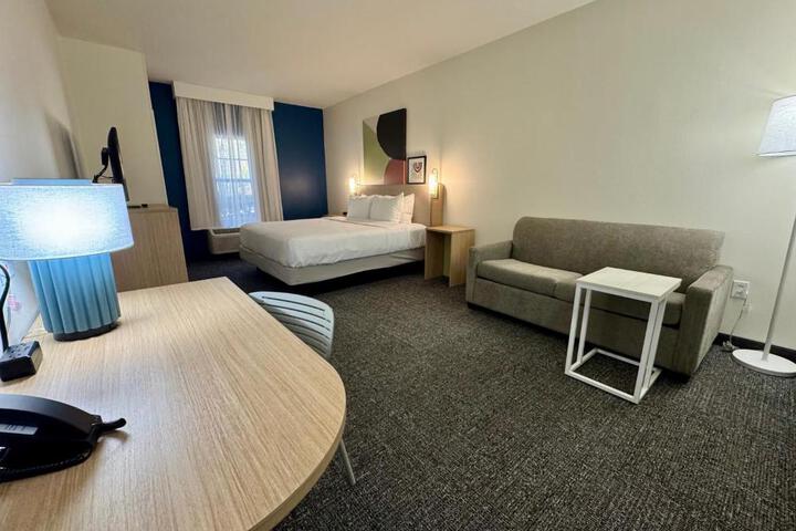1 King Bed (9 of 11)