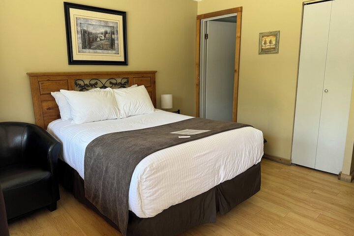 Room 6 of 18