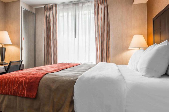 1 King Bed (1 of 5)