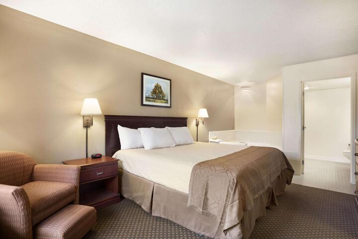 1 King Bed (2 of 13)