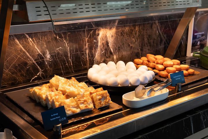 Breakfast/Coffee Service 107 of 182