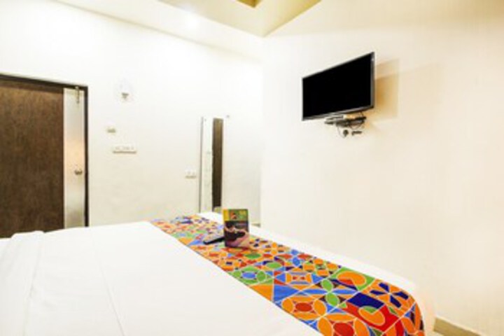 Room 11 of 18