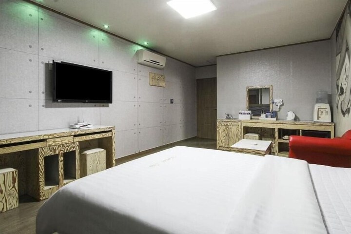 Room 28 of 57