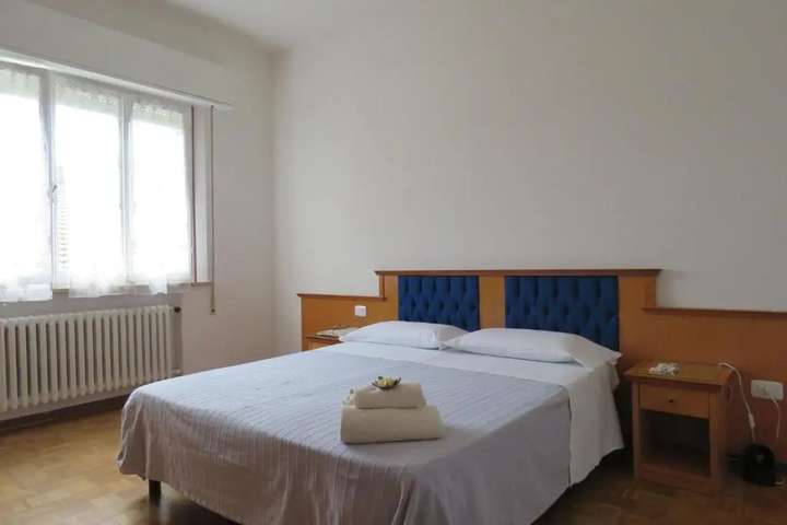 Room 3 of 10