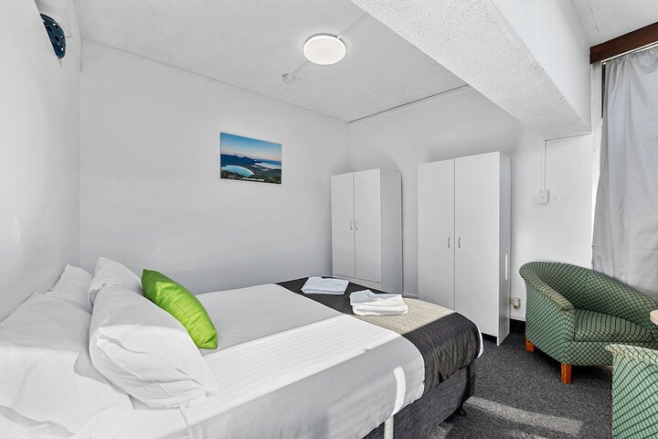 Room 10 of 33