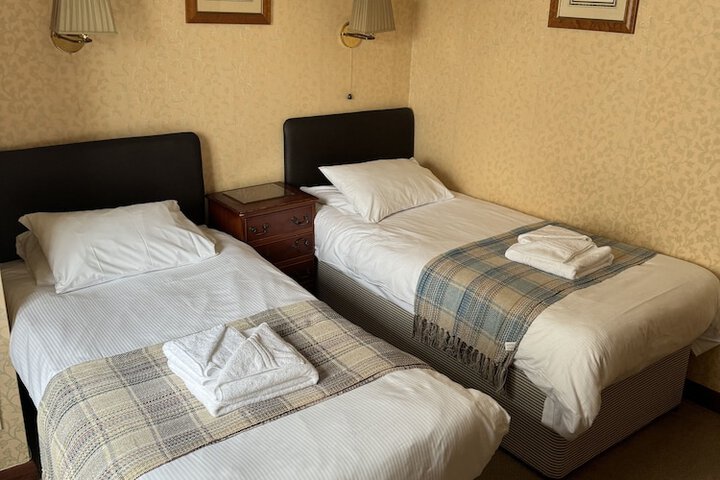 Room 9 of 17