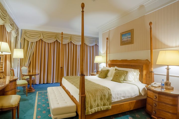 Room 16 of 132