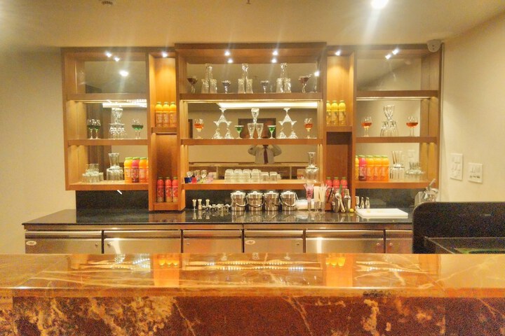 Lounge 17 of 21
