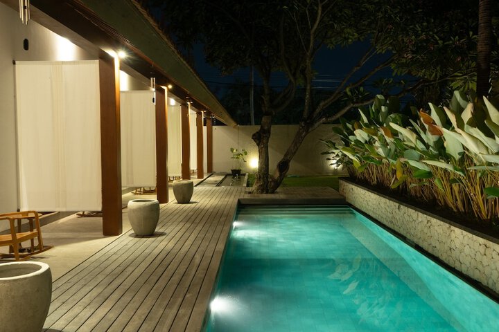 Pool 23 of 29