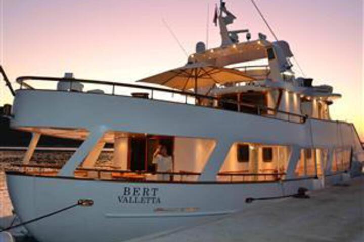 Exterior of Motor Yacht Bert - Boat & Breakfast