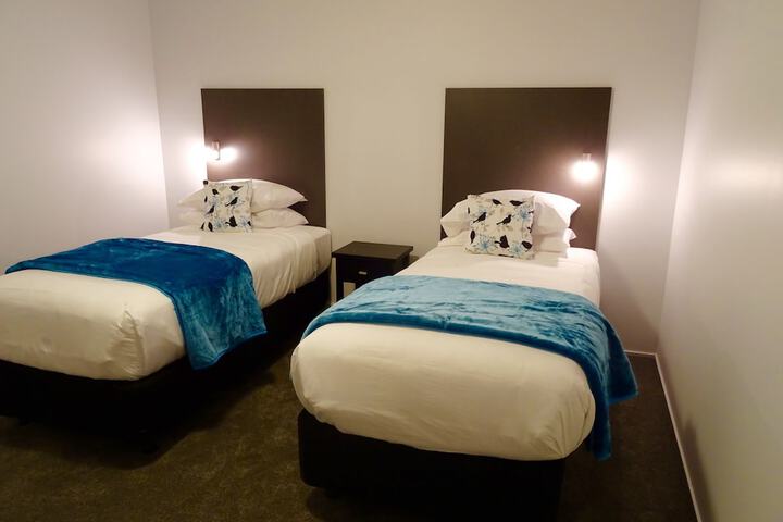 Room 12 of 38