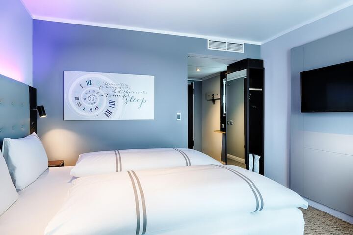 Room 18 of 38