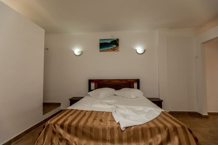 Room 3 of 7