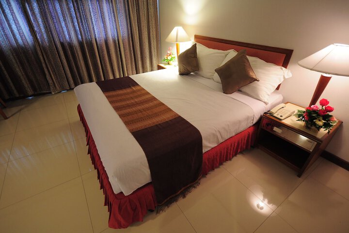 Room 10 of 143
