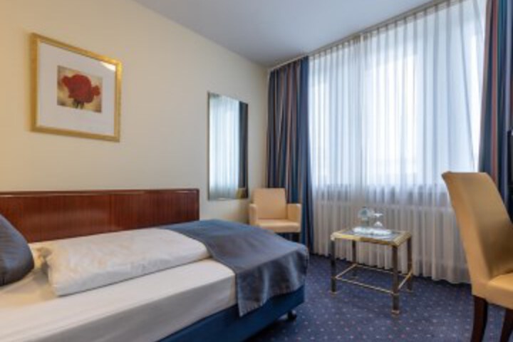 Room 7 of 32