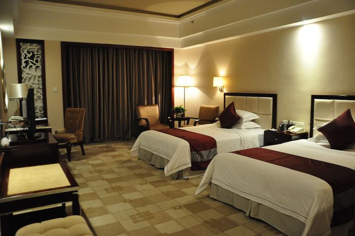 Room 8 of 25