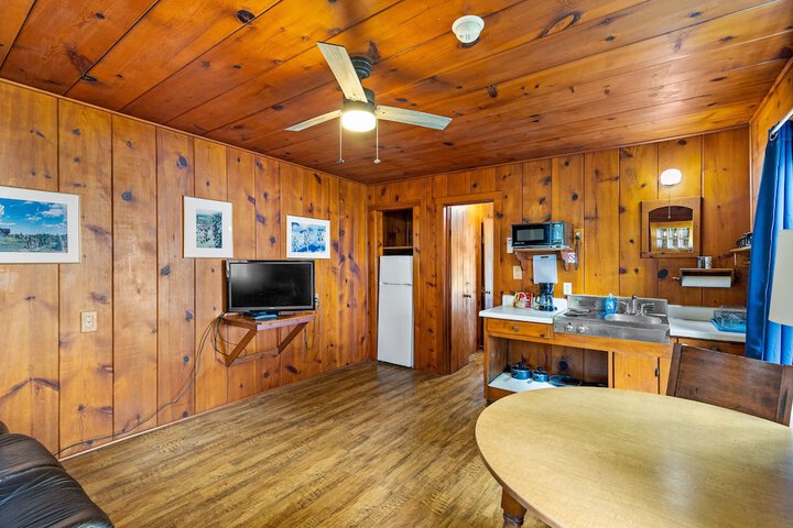 1 Queen Bed Motel (52 of 59)