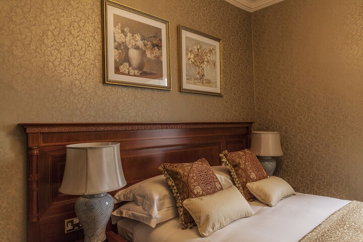 Room 4 of 44