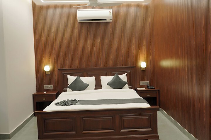 Room 5 of 38