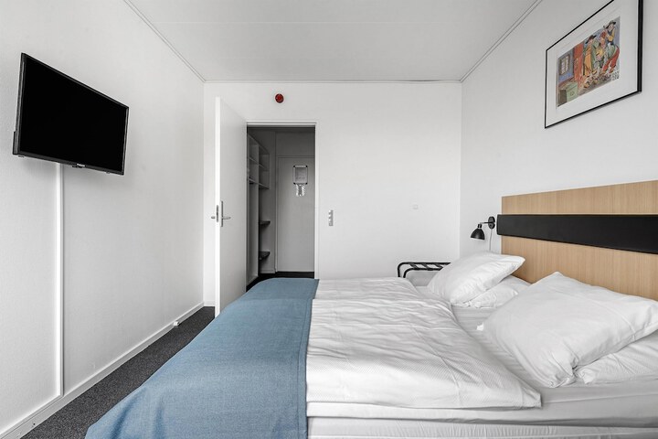Room 17 of 49