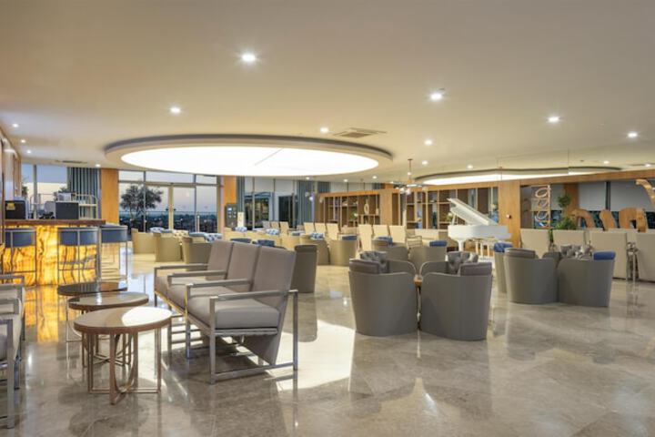 Lounge 116 of 152