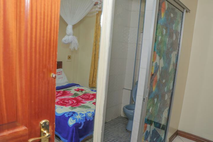 Room 6 of 18