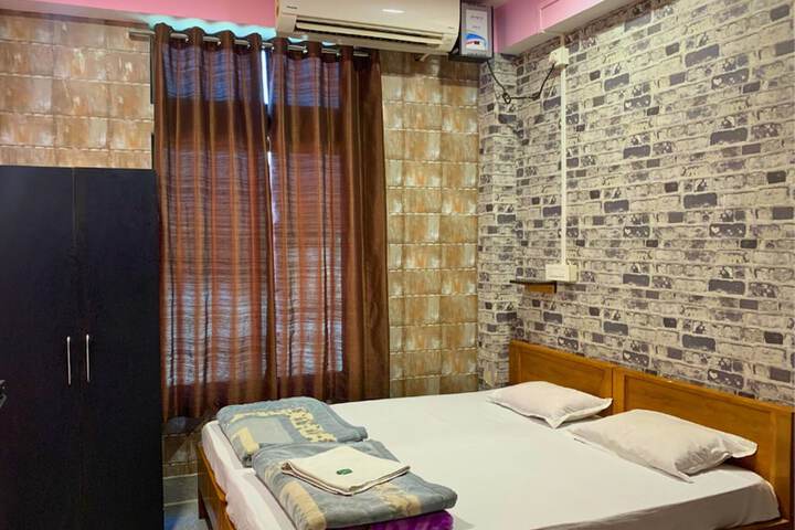 Room 7 of 37