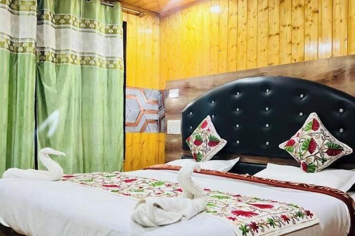 Room 5 of 14